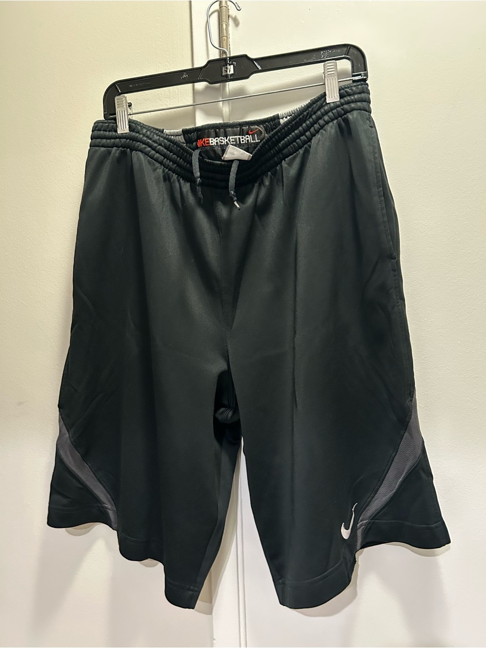 Nike Men's Black Basketball Shorts with Gray Panels size L like new